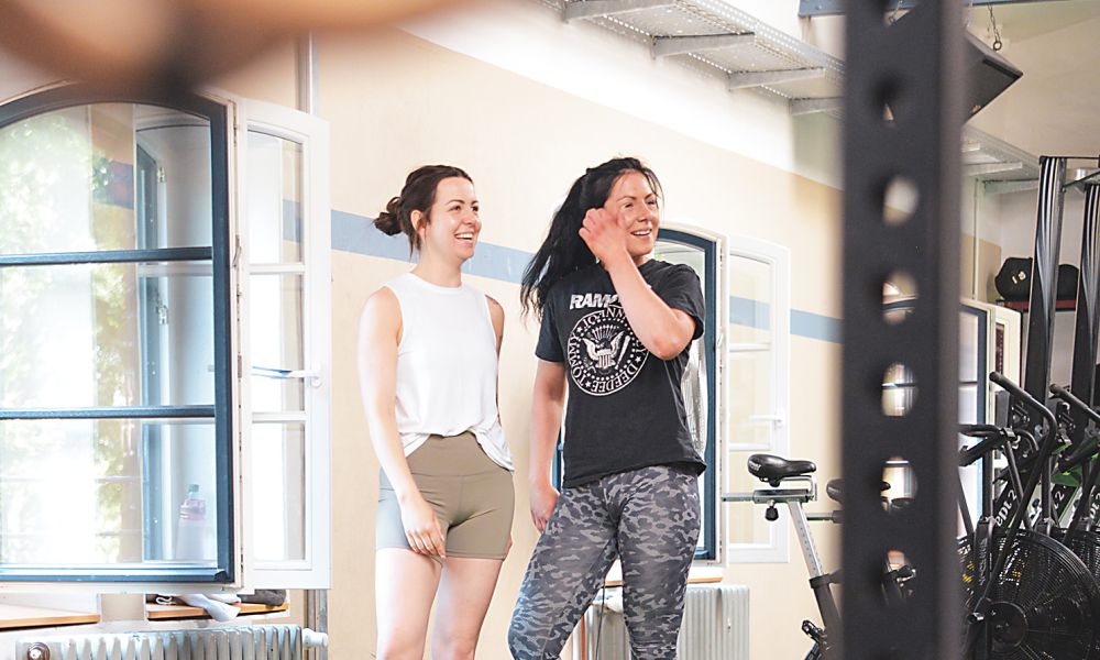 Frauen haben Spaß bei dem Training